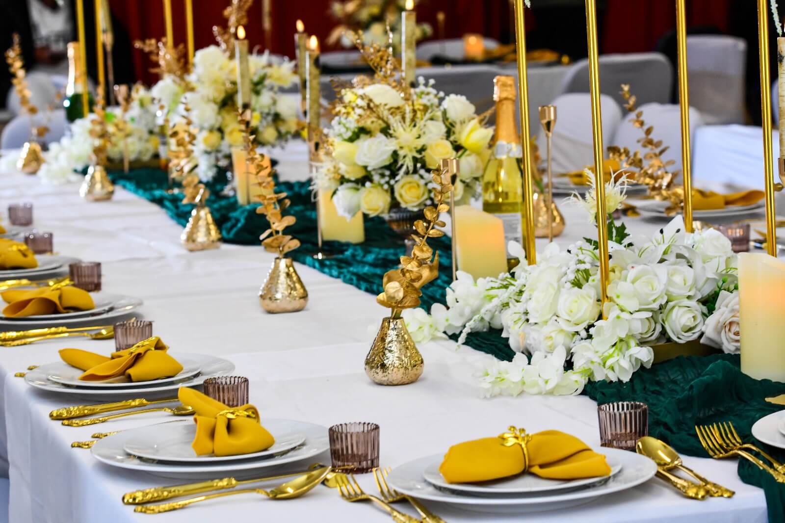 Mercury Gold Vase – Elegant Vintage Style for Floral Displays - Image 7