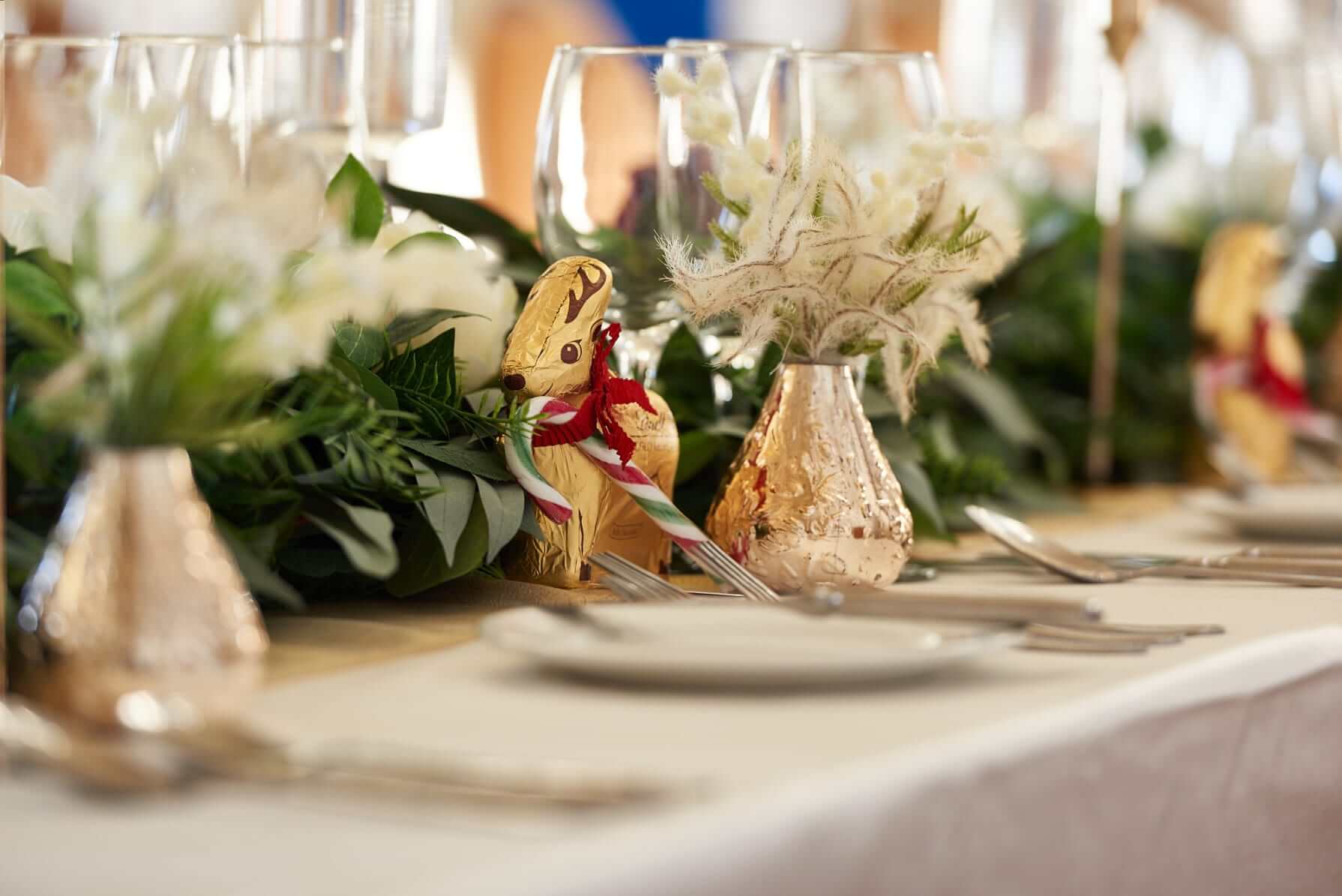 Mercury Gold Vase – Elegant Vintage Style for Floral Displays - Image 4