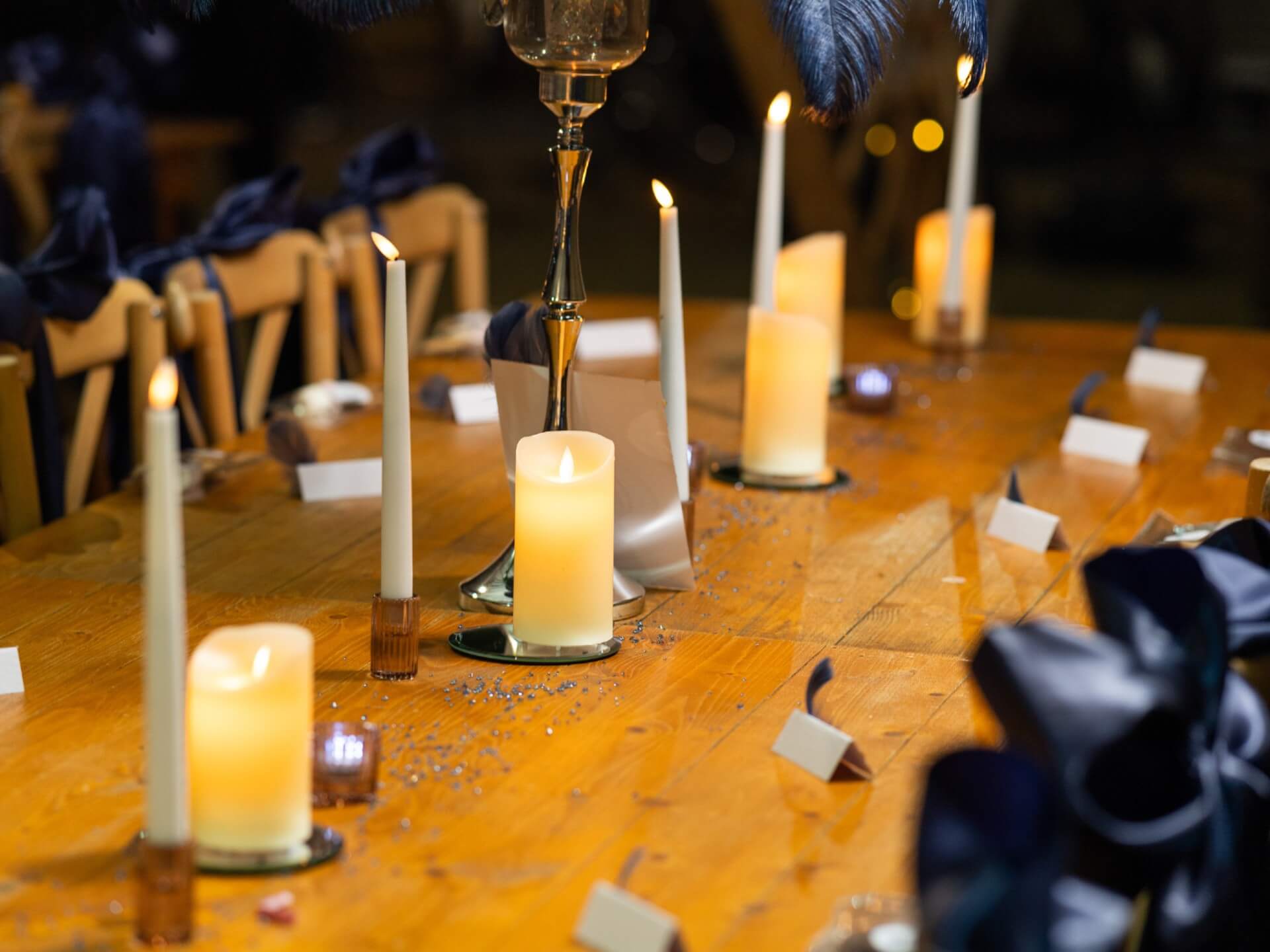 Navy Blue Feather Centrepiece – Sophisticated and Striking Table Styling - Image 7