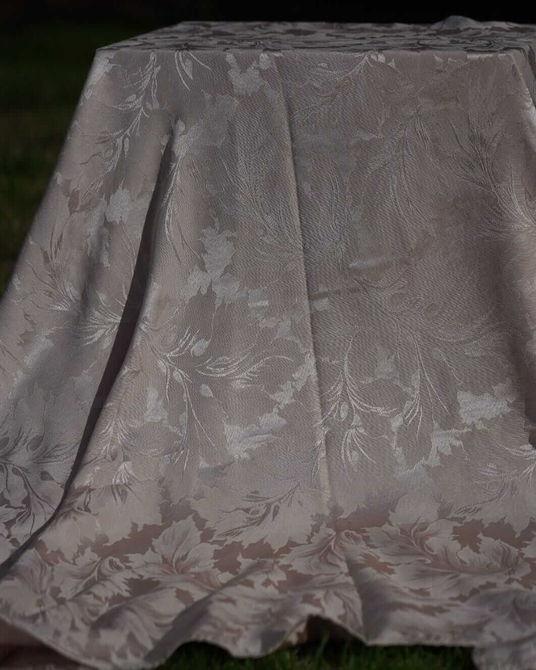 Damask linen tablecloth in champagne on rectangular table