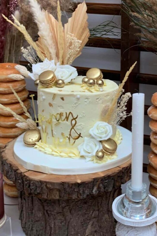 log slices 25cm used as a cake display base