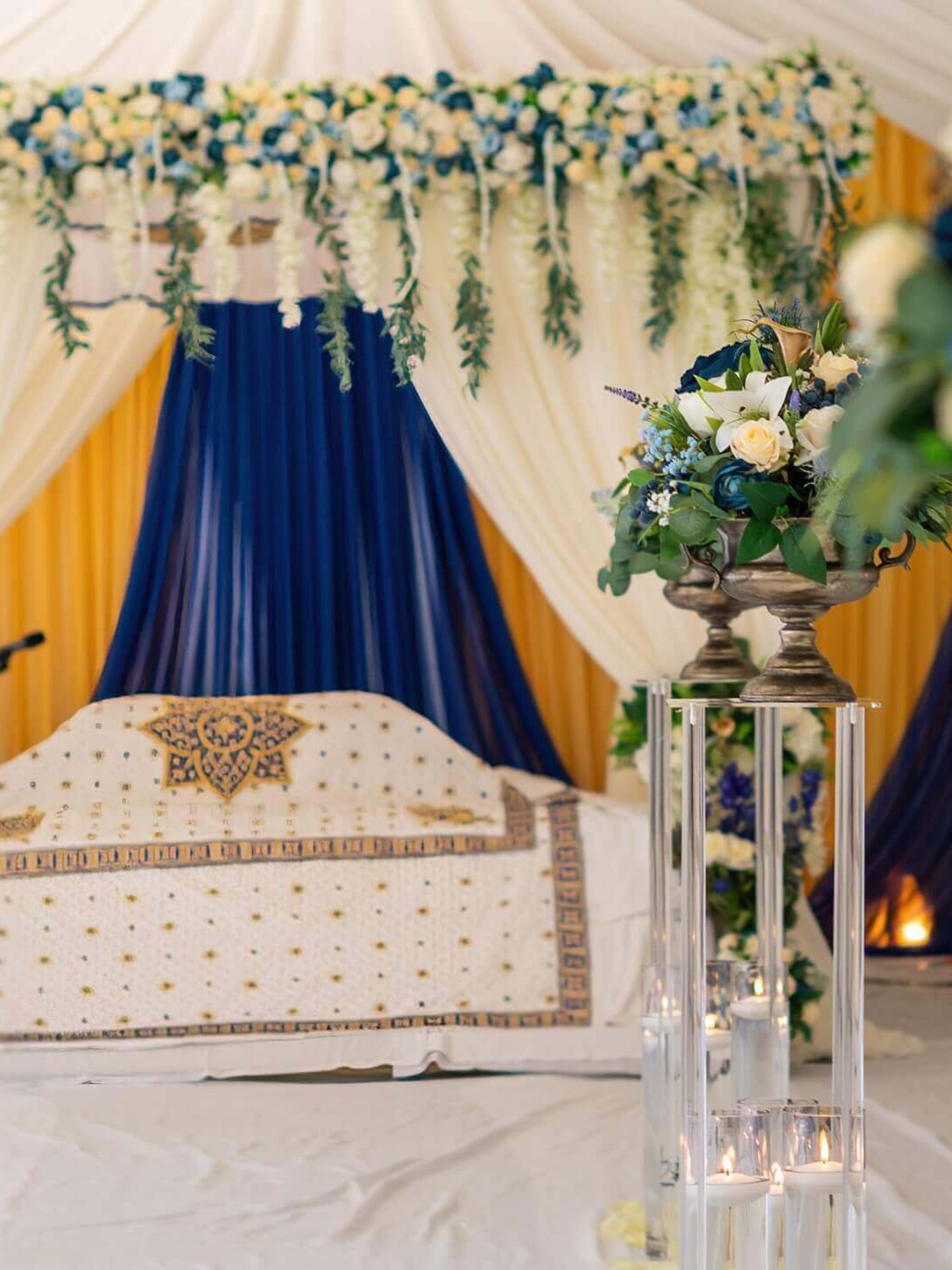 Clear 1m Acrylic Plinth for Stylish Displays and Centrepieces - Image 5