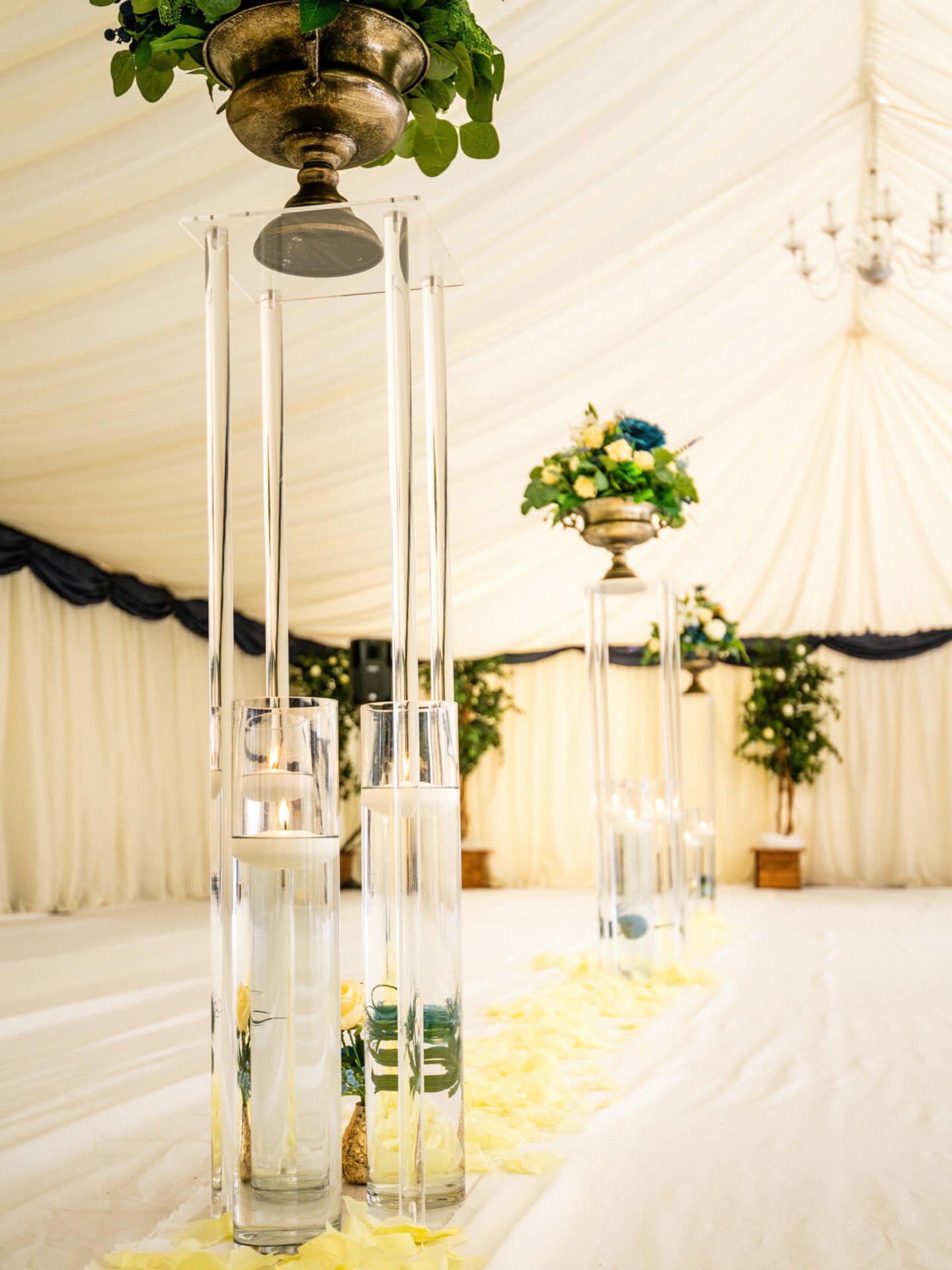 Clear 1m Acrylic Plinth for Stylish Displays and Centrepieces - Image 6