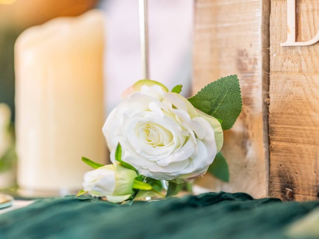 Wedding decorations, white rose with candlelight